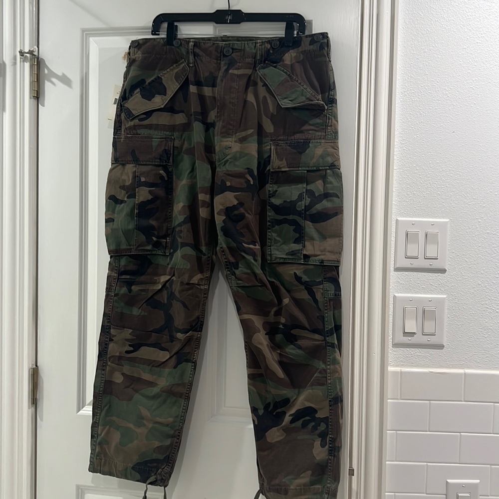 Brand new Men’s Ralph Lauren camo cargo pants size 36 by 32